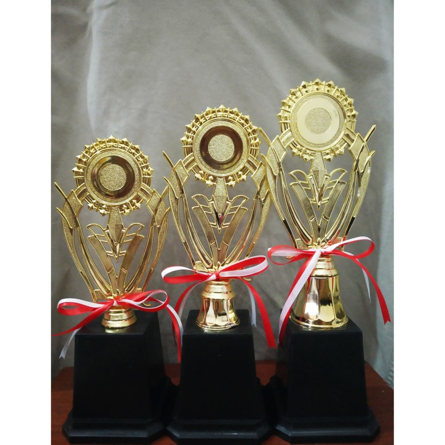 Piala Figur Wing